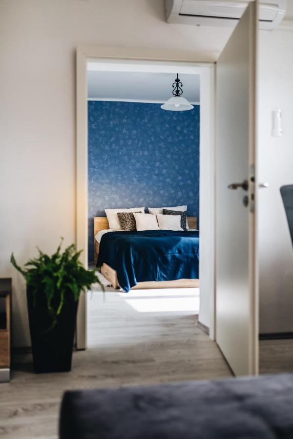 Magas-Lak Apartman Eger Esterno foto