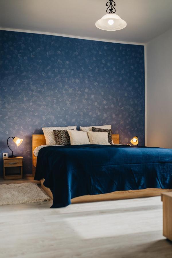 Magas-Lak Apartman Eger Esterno foto