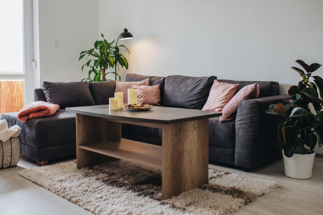Magas-Lak Apartman Eger Esterno foto